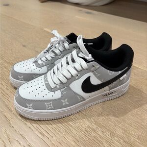 Louis Vuitton Sneakers in White and Gray